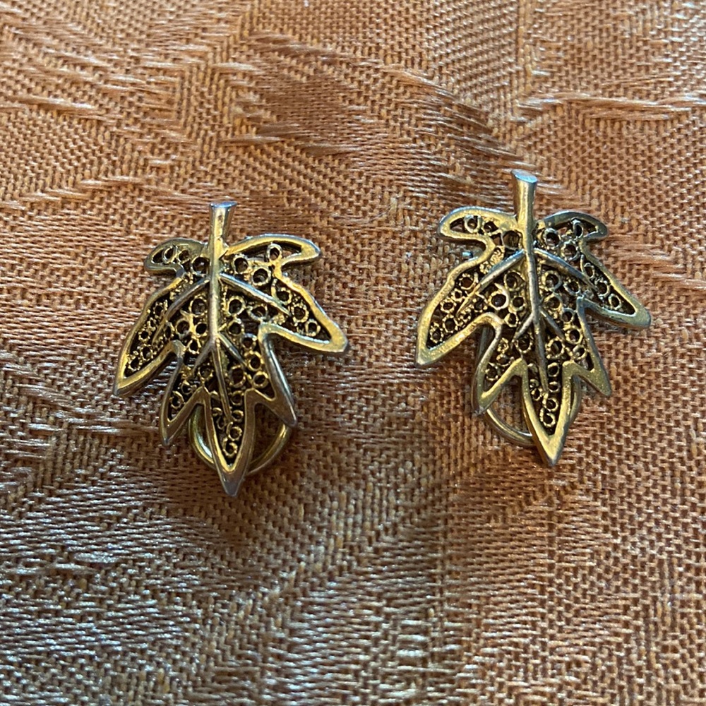 Avante gold tone  clip earrings vintage